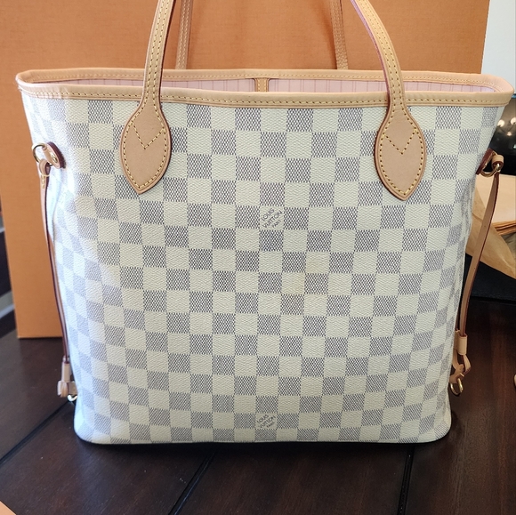 Louis Vuitton Neverfull MM - Picture 6 of 16